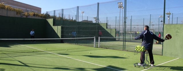 Clases de padel en Pozuelo, Aravaca y resto de Madrid: Ya empieza a llegar el buen tiempo y con el la ganas de dar clases de padel. Por eso os recordamos...